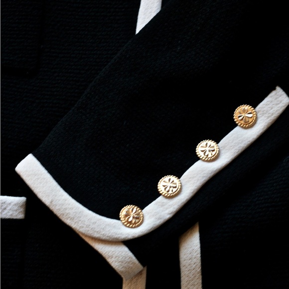 Vintage Chanel skirt suit - Picture 3 of 9